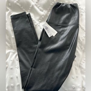 BWNT- Ariztia leggings size XS